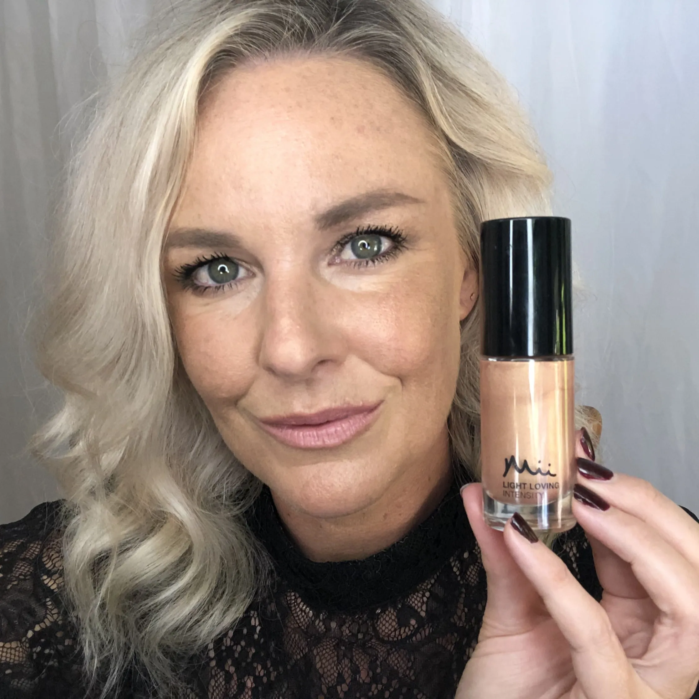 mii cosmetics Light Loving Liquid Luminizer